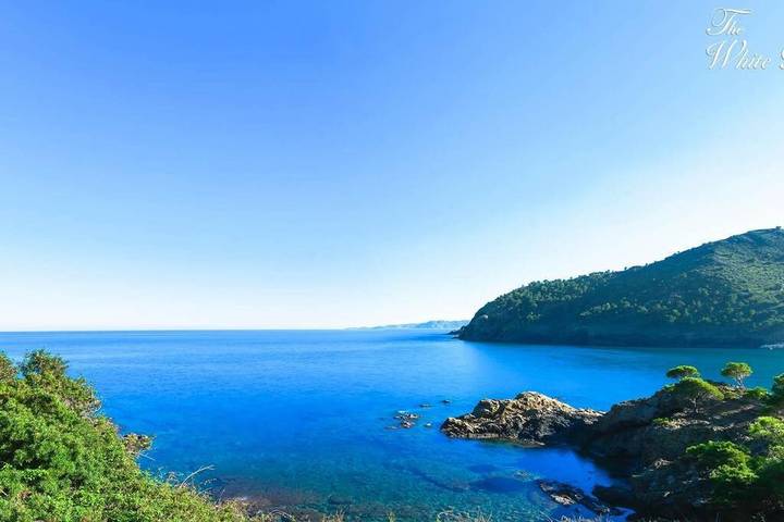 Location de vacances pour 9 personnes, avec piscine ainsi que vue et jardin à Colera