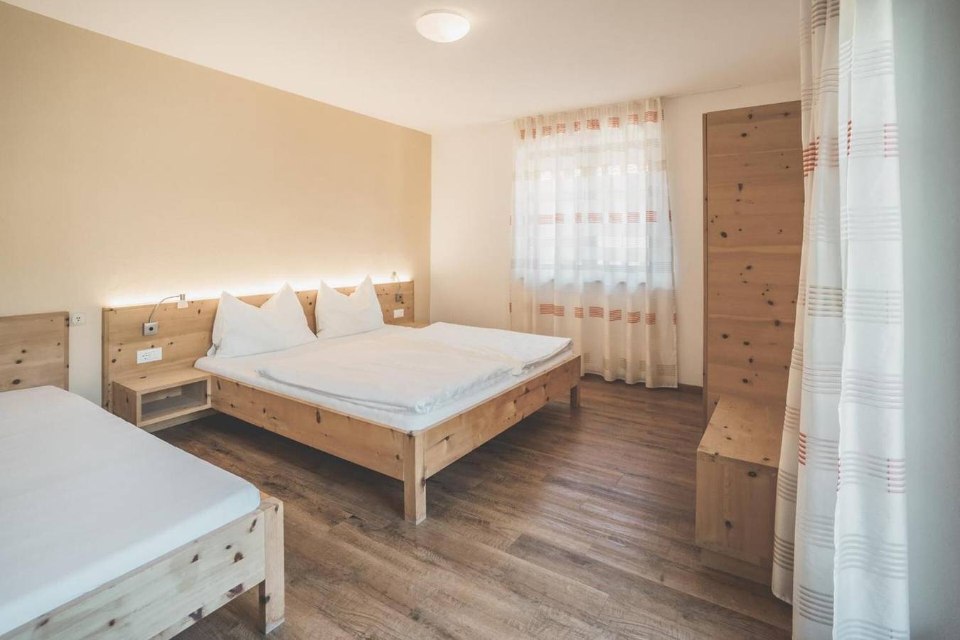 Ganze Wohnung, Ferienwohnung 'Schnatzhof Typ C1' mit Bergblick, mit Bergblick, Pool und privater Terasse in Schlanders, Nationalpark Stilfser Joch