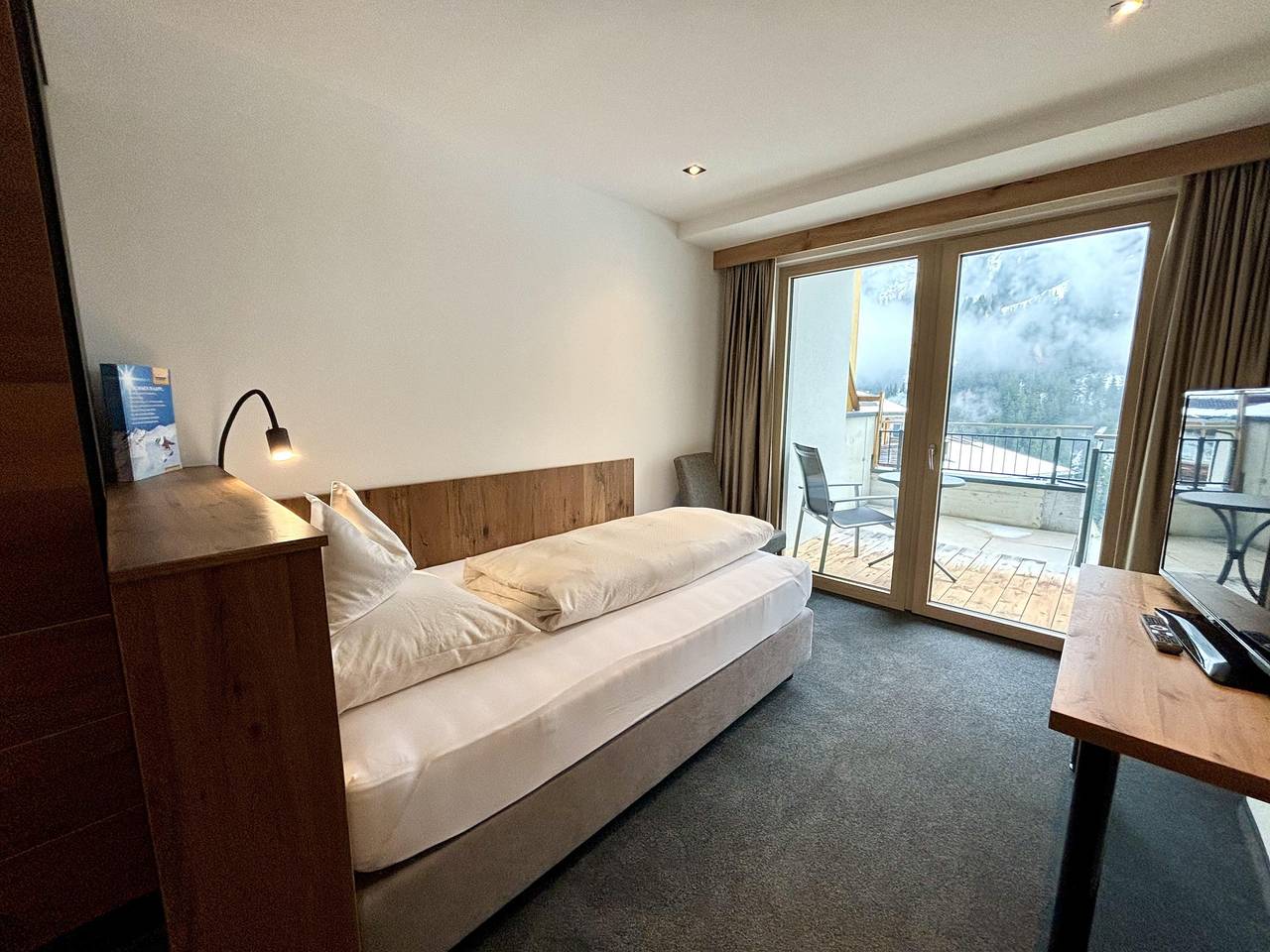 Einzelzimmer Mano's Apartments Frühstück in Kappl, Verwall