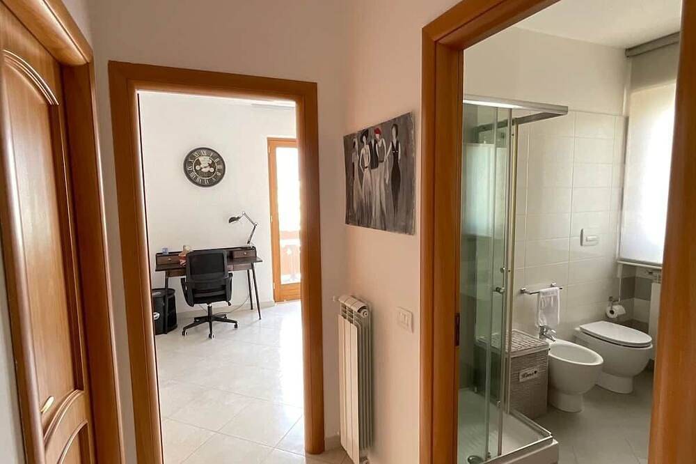Apartamento entero, 4 km from Airport, Private parking • Elowen in Casavatore, Provincia de Nápoles