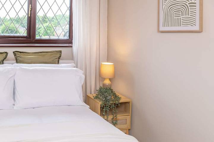 Central Birmingham Luxury 2 bed house up to 6 people. Parking & Garden Near Nec in Birmingham, Birmingham Area