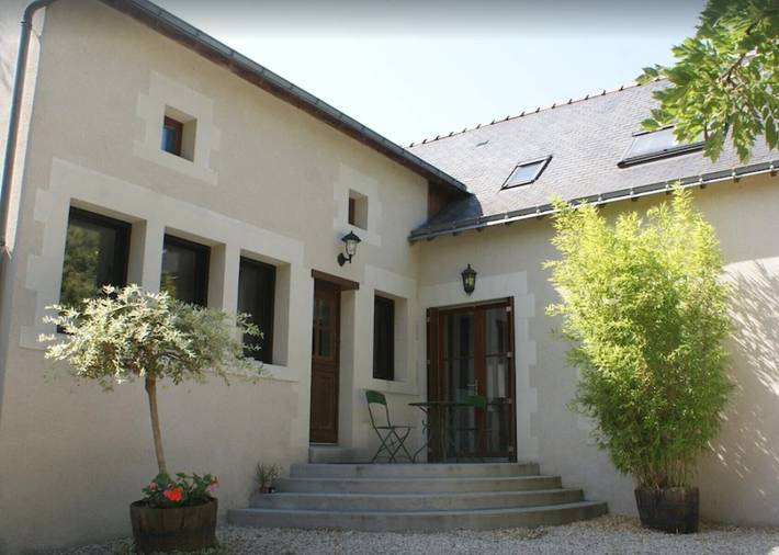 Location de vacances pour 9 personnes, avec terrasse à Denée