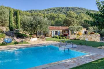 Villa pour 15 personnes, avec jardin ainsi que piscine et vue à Sanary-sur-Mer