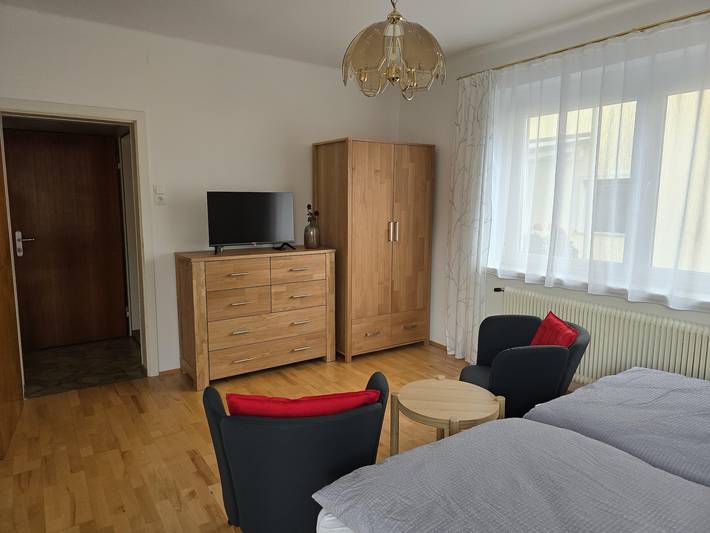 Ganze Ferienwohnung, Wohnung mit 2 Schlafräumen-Erdgeschoß in Knittelfeld, Bezirk Knittelfeld