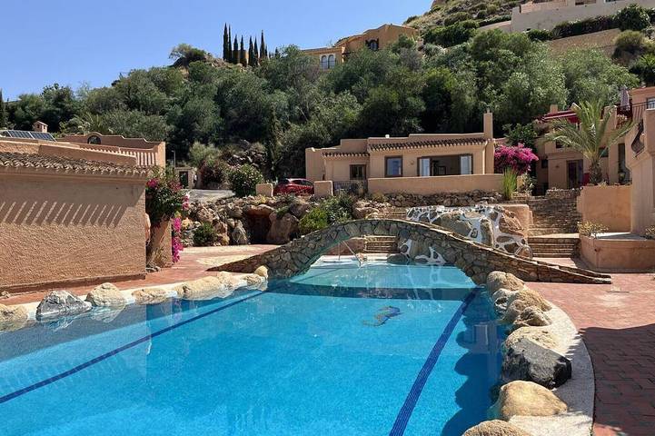 Ferienhaus für 4 Personen, mit Terrasse und Pool - 1