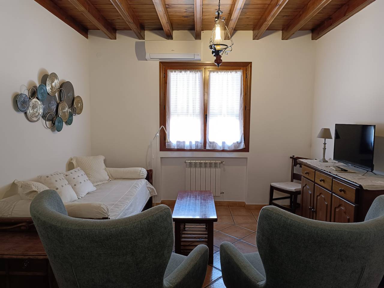 Entire apartment, Apartment 'Arriate' with Shared Terrace, Wi-Fi and Air Conditioning in Consuegra, Toledo Province