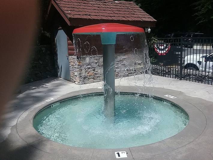 Glamping for 8 people, with balcony and hot tub in Great Smoky Mountains National Park