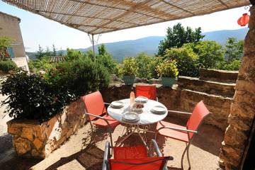 Gîte pour 4 personnes, avec terrasse dans l' Aude
