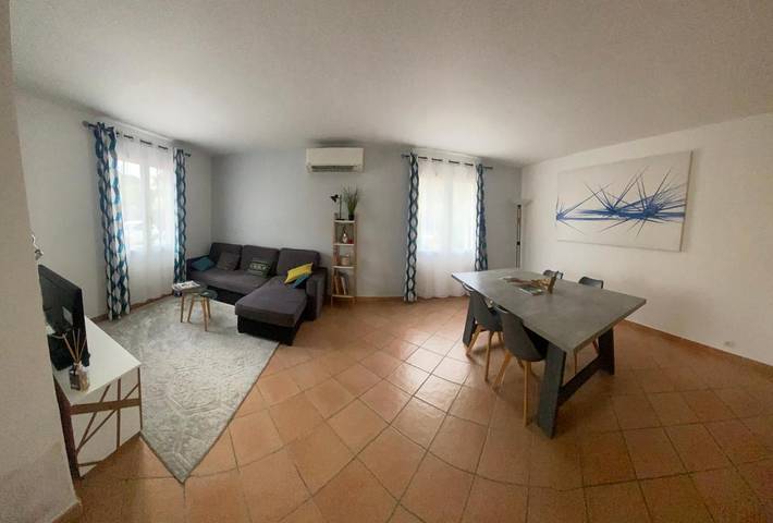 Gîte pour 4 personnes, avec vue ainsi que jardin et piscine à Ucel - 3