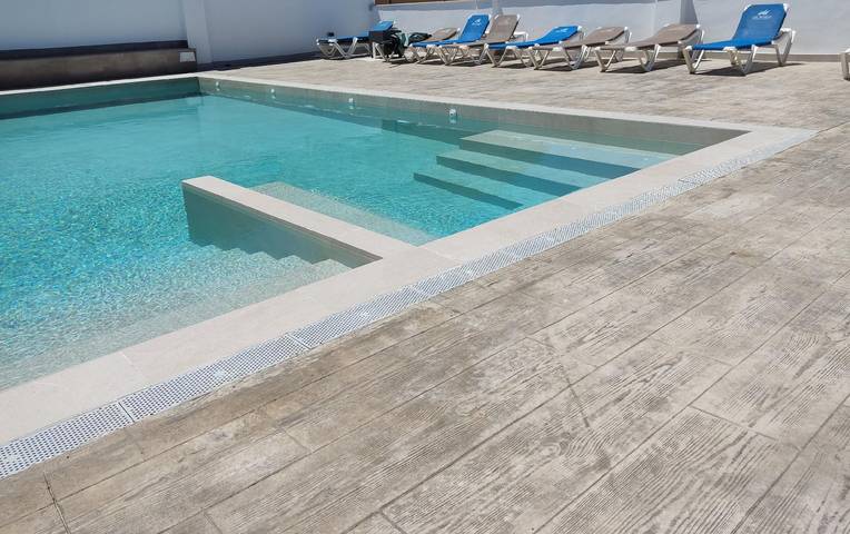 Casa rural para 8 personas, con piscina y balcón además de jacuzzi y jardín, Familias con niños en Güevéjar - 2