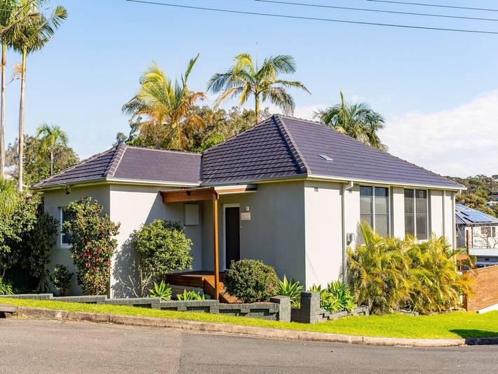 Entire apartment, Idyllic 4-Bed Home With Alfresco Area Near Beach in Sydney, New South Wales