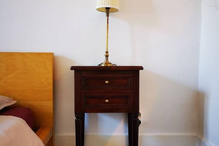 Appartement entier, Pour travailler ou visiter, calme, en rez-de-chaussée  avec petite cour privée. in Versailles, Yvelines