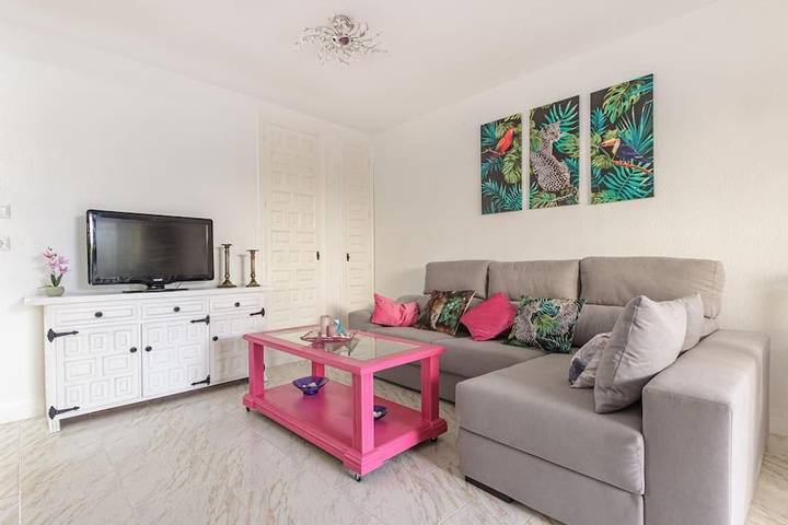 Location de vacances pour 5 personnes, avec bassin pour enfant et vue ainsi que piscine et jardin à Sant Joan d'Alacant - 4