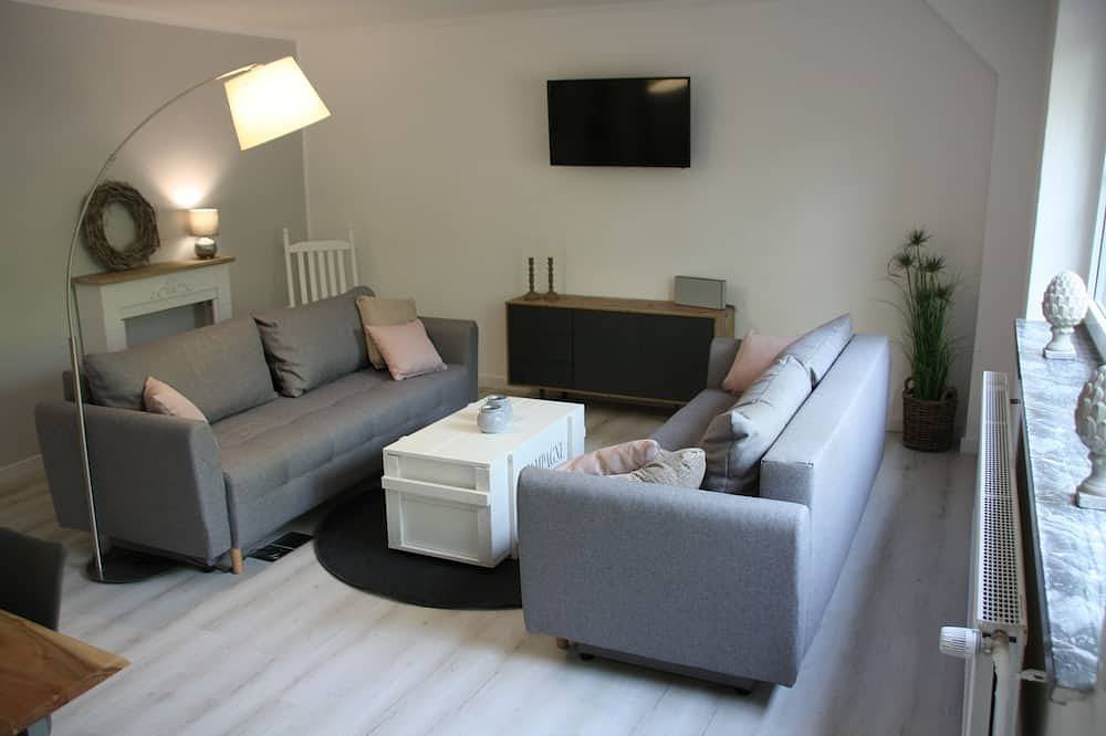 Ganze Wohnung, Große, helle Ferienwohnung in der Lüneburger Heide mit Poolhaus und 2 Balkonen in Oetzen, Landkreis Uelzen