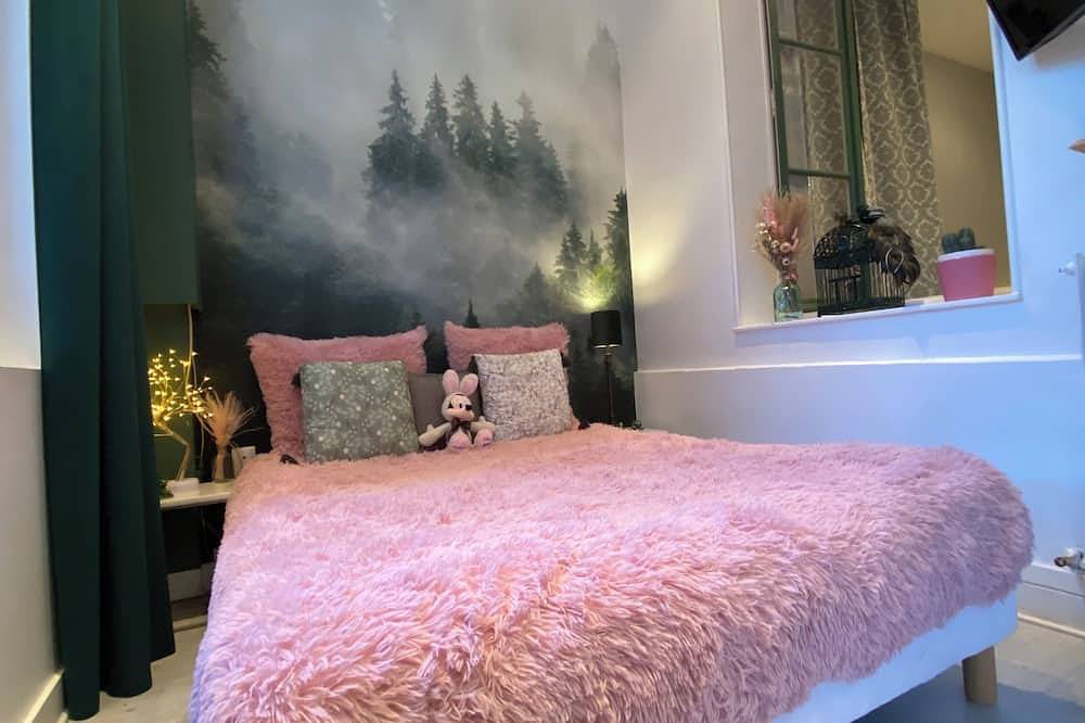 Entire apartment, Large Luxury Apartment with Jacuzzi, Terrace and Parking in Hyper Centre! in Bordeaux, Bordeaux region