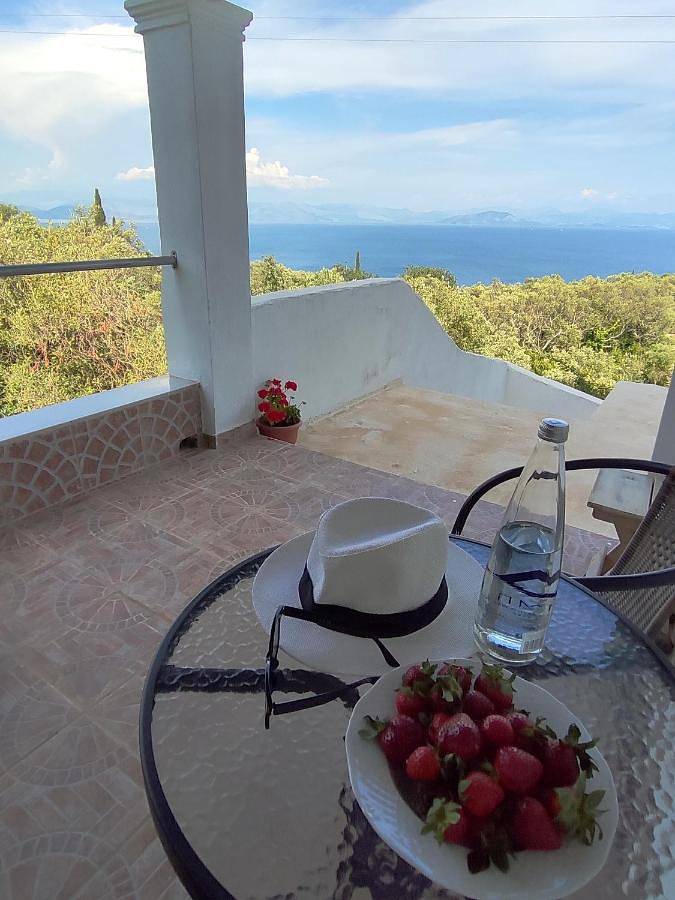 King Size bed, Terra relaxa, Vista al mar, near Achilleio in Πέραμα, Κέρκυρα