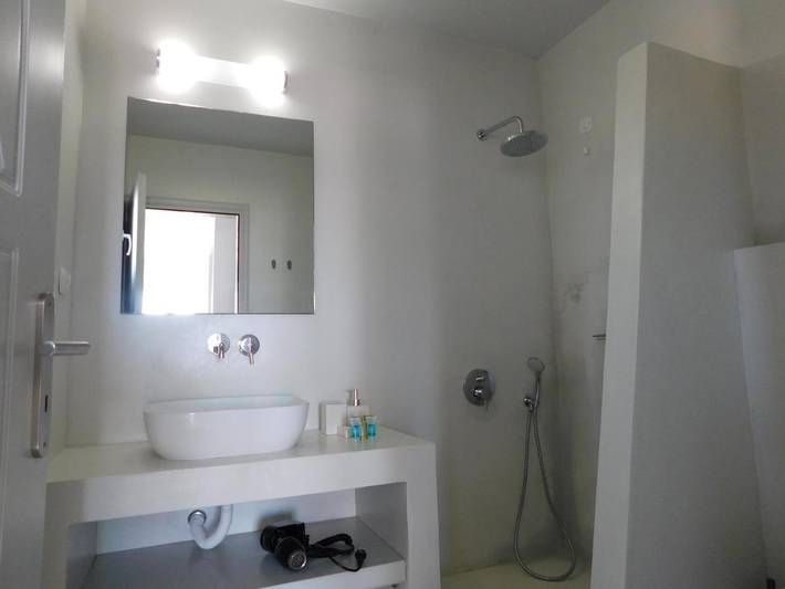 Chambre d’hôte pour 3 personnes, avec jardin à Perissa - 2