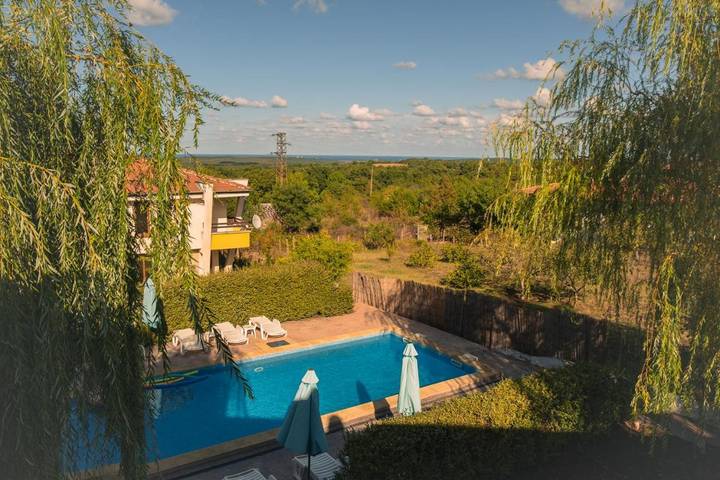 Ferienhaus für 8 Personen, mit Balkon und Terrasse sowie Garten und Pool in Bulgarien - 2