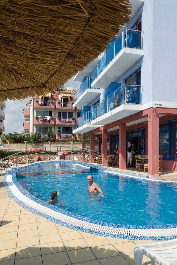 Hotel dla 4 osób, z basen dla dzieci i ogród oraz widok i basen w Primorsko