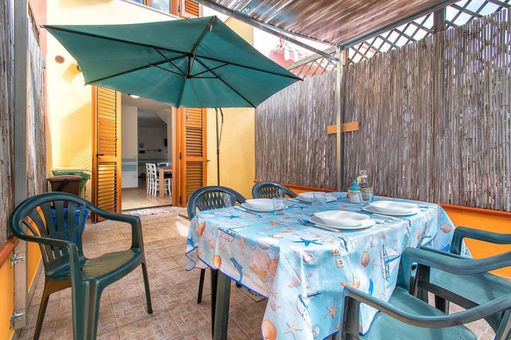 Casa vacanze 'Holiday Cala Sant'andrea' con terrazza privata, balcone e Wi-Fi in Stintino, Nurra