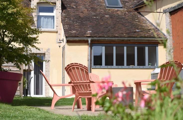 Location de vacances pour 7 personnes, avec sauna et piscine ainsi que jardin et vue dans Vareilles (Yonne)