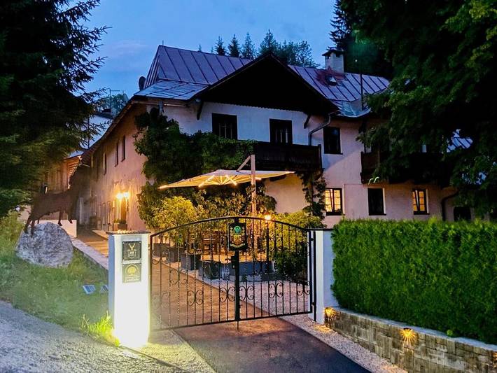Ferienwohnung für 5 Personen, mit Balkon und Whirlpool sowie Terrasse und Garten in Mariazell
