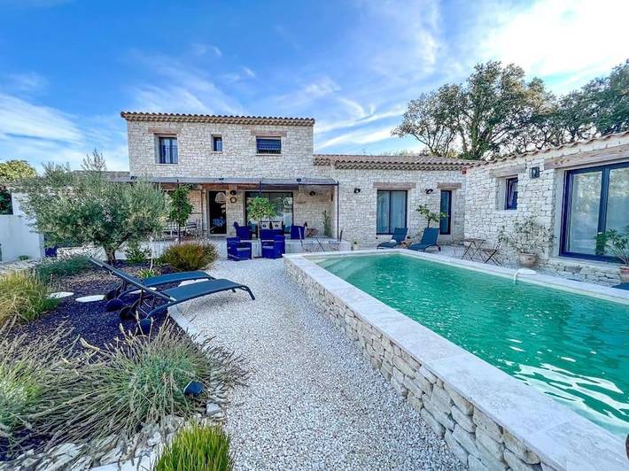 Location de vacances pour 8 personnes, avec Terrasse et Jardin ainsi que Piscine et Vue à Flaux