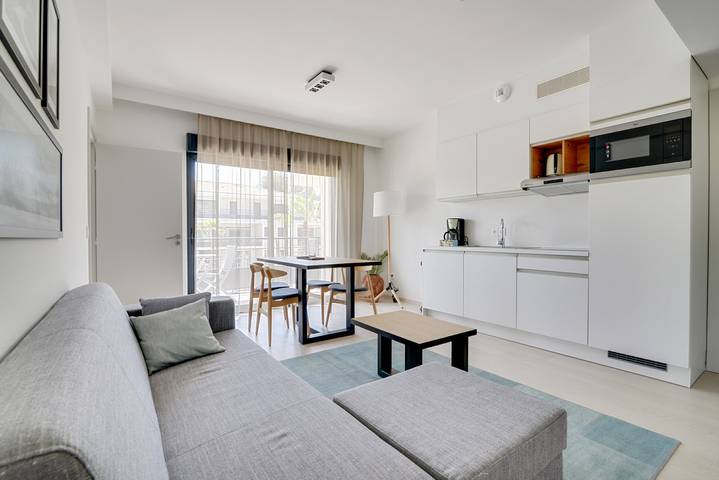 Gîte pour 4 personnes, avec Balcon et Terrasse ainsi que Jardin et Piscine à Vence - 4