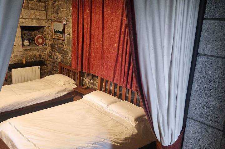 Ballindooley Castle 10 minutes to Galway City in Galway, Lough Corrib