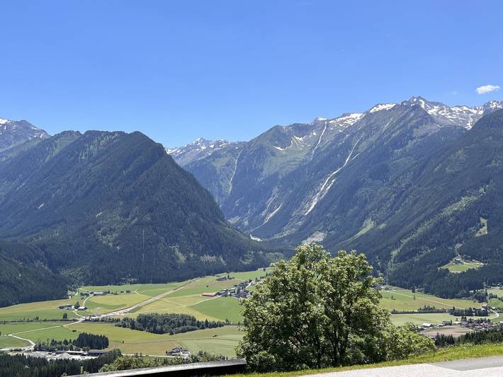 Ferienwohnung für 11 Personen, mit Balkon und Terrasse sowie Garten und Ausblick in Neukirchen am Großvenediger - 2