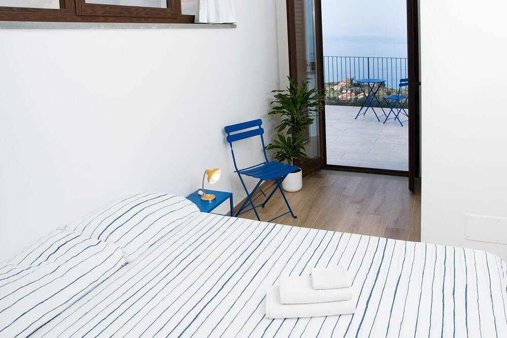 Villa Giardino degli Ulivi, a modern Sicilian Villa with a breathtaking view in Capo d'Orlando, Provincia de Messina