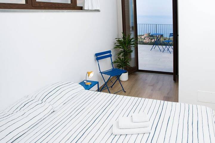 Villa Giardino degli Ulivi, a modern Sicilian Villa with a breathtaking view in Capo d'Orlando, Provincia di Messina