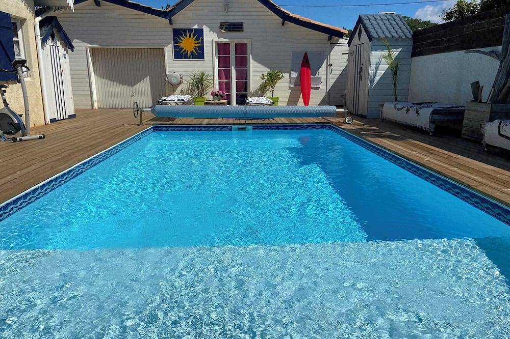 House 300m from the beach heated swimming pool and 5-seater jacuzzi in Vendays-Montalivet, Regionaler Naturpark Médoc