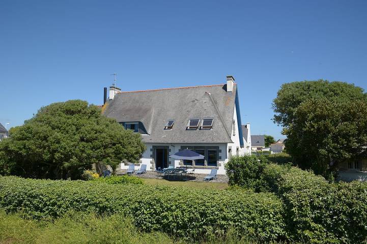 Location de vacances pour 8 personnes, avec jardin et terrasse, animaux acceptés dans Plage de Grève Blanche (Guilvinec)