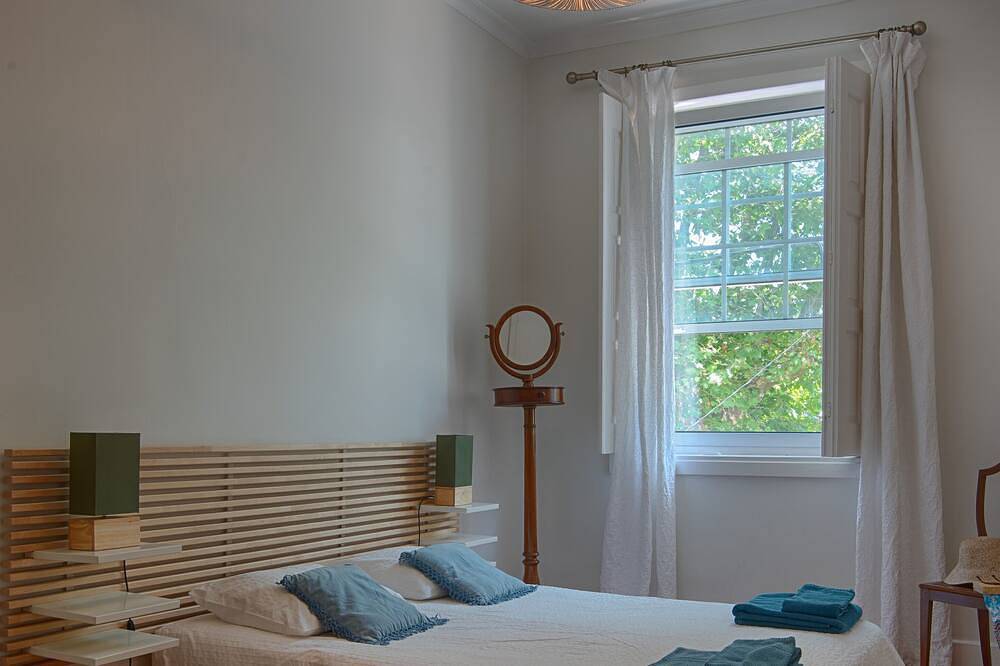 Spacious 5-bedroom house with garden in charming Arcozelo 1´ to the beach in Arcozelo, Distrito de Porto