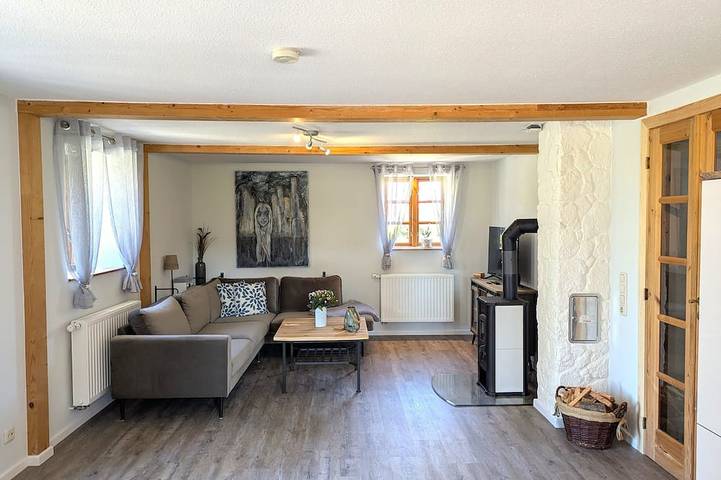 Ferienwohnung für 4 Personen, mit Pool und Garten sowie Sauna und Terrasse, mit Haustier