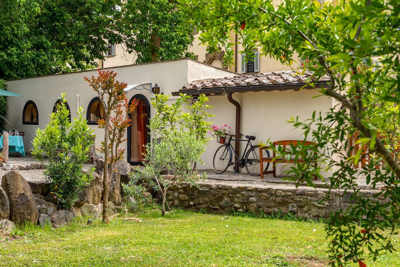 Entire apartment, Apartment 'Depandance Con Giardino' with Shared Garden, Wi-Fi and Air Conditioning in Empoli, Florence Province