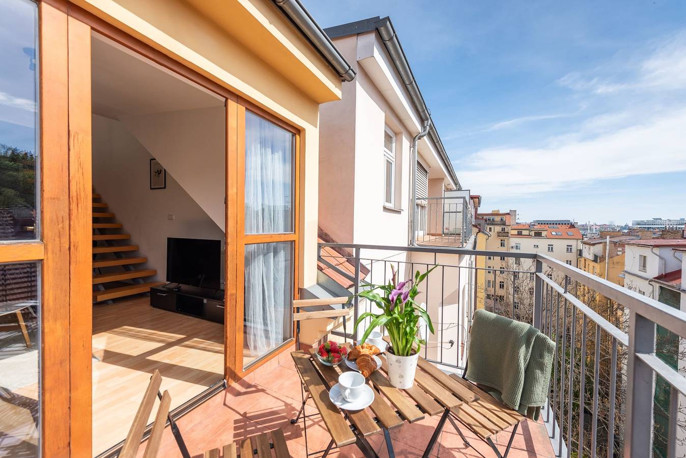 Geheel appartement, Vakantieappartement voor 10 personen met balkon/terras in Smíchov, Praag