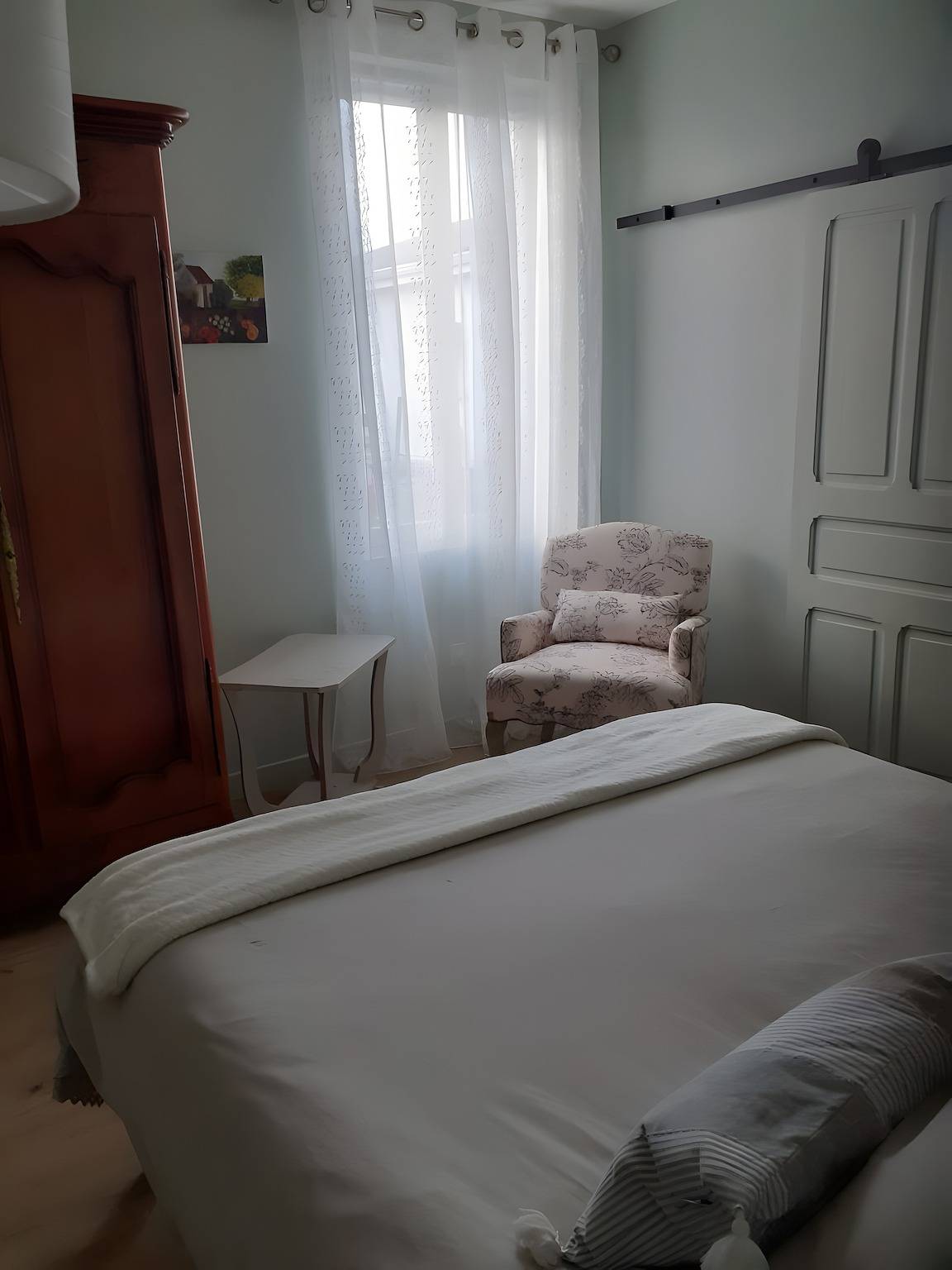 Bed & Breakfast „Chambre Opaline“ mit privater Terrasse, Garten und Wlan in Marennes, Côte de Beauté