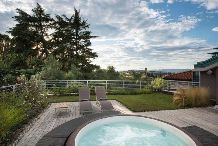 Appartamento per 4 persone, con Balcone e Idromassaggio nonché Terrazza e Giardino a Lastra a Signa