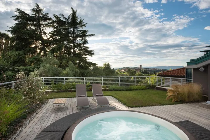 Residence per 4 persone, con idromassaggio e piscina nonché giardino, adatto a famiglie con bambini - 1