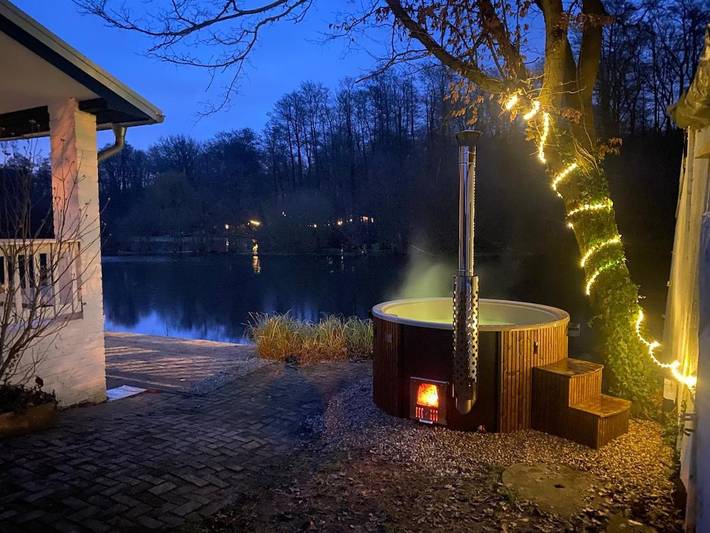 Ferienhaus für 7 Personen, mit Whirlpool und Terrasse sowie Garten und Seeblick in Krefeld - 4
