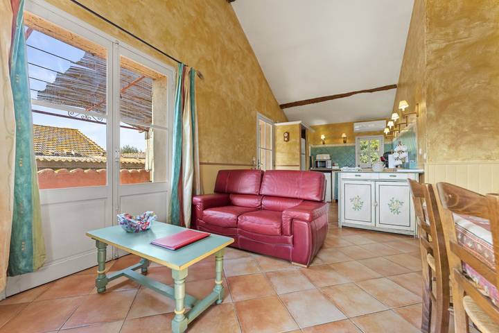 Casa Vacanze 'Gauguin' con Piscina in Comune, Wi-Fi e Aria Condizionata in Fourques, Costa mediterranea (Francia)