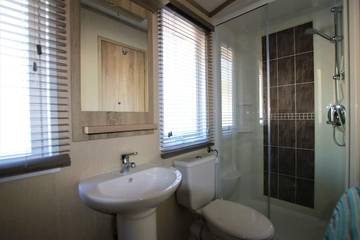 Static Caravan for 4 People in Christchurch, Dorset, Photo 4