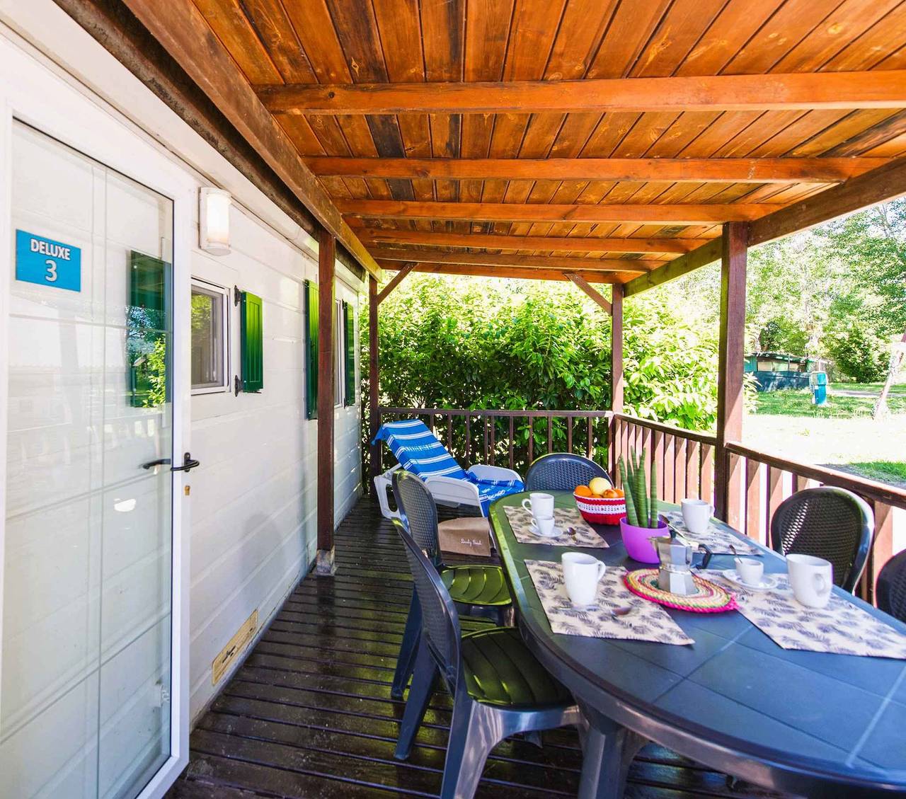 Mobilehome mit Klimaanlage und Holzveranda  in Tuoro sul Trasimeno, Lago Trasimeno