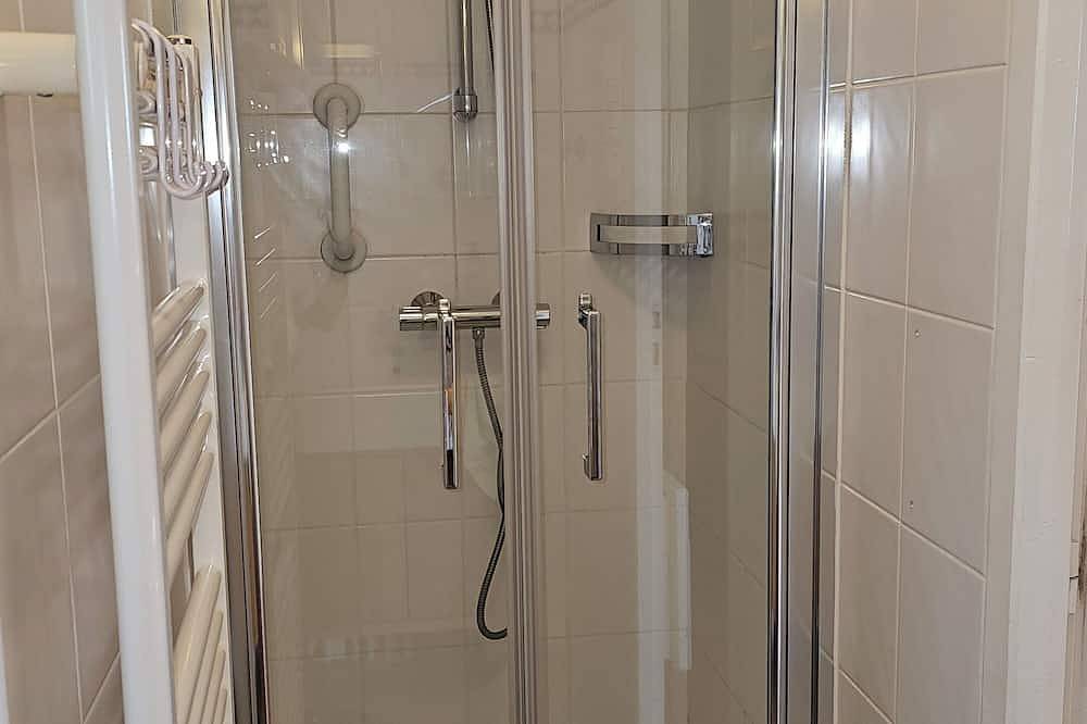 Appartement entier, Appartement dans village de colline typiquement provençal, villa avec piscine, oasis de détente in Seillons-Source-d'Argens, Région de Brignoles