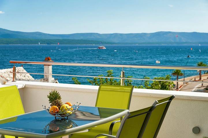 Villa pour 12 personnes, avec jacuzzi et jardin ainsi que sauna et terrasse à Bol