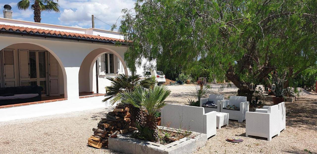 Villa Mareluna with pool in Lido Marini, Golfo di Taranto