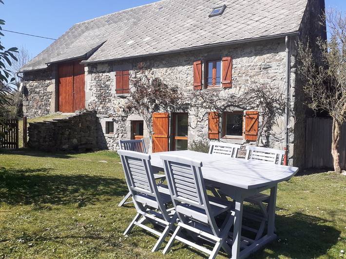 Gîte pour 5 personnes, avec terrasse et jardin, animaux acceptés