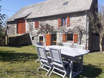Gîte pour 5 personnes, avec terrasse et jardin, animaux acceptés dans le Puy-de-Dôme